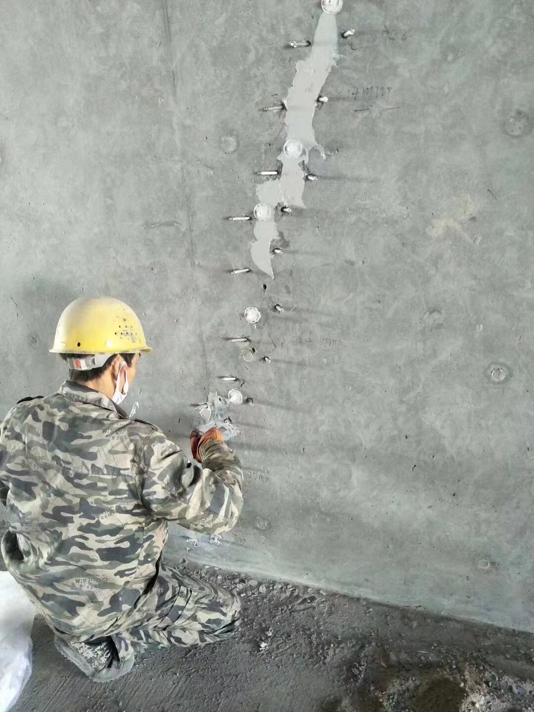 晋城混凝土楼板裂缝加固施工的方案